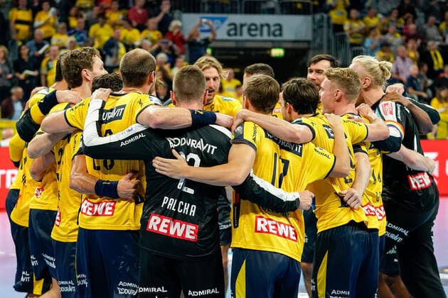 Player of the Rhein Neckar Löwen, cheers after the final whistle, victory, winner, winner, cheers, cheers, joy, optimistic, highlight, action, action, 02 10 2019, Mannheim, handball, DHB Cup, Rhein Neckar Löwen Frisch Auf Göppingen xozx