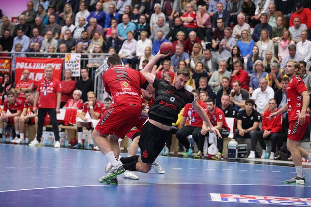 Gunnar Dietrich Die Eulen Ludwigshafen 8 against Jan Brosch ASV Hamm Westfalen 5 left GER, Handball, DHB Cup, Round of 16, ASV Hamm Westfalen against Die Eulen Ludwigshafen, 02 10 2019 Hamm Copyright: xEIBNER JanxStrohdiekx EP_JSK
