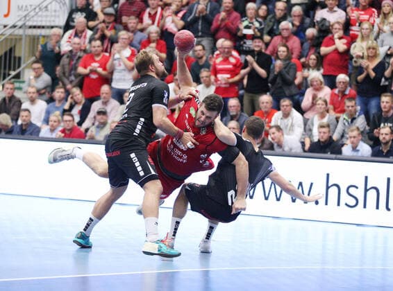 Jan Brosch ASV Hamm Westfalen 5 against Frederic Stueber Die Eulen Ludwigshafen 2 left and Jerome Mueller Die Eulen Ludwigshafen 27 right GER, Handball, DHB Cup, Round of 16, ASV Hamm Westfalen against Die Eulen Ludwigshafen, 02 10 2019 Hamm Copyright: xEIBNER JanxStrohdiekx EP_JSK