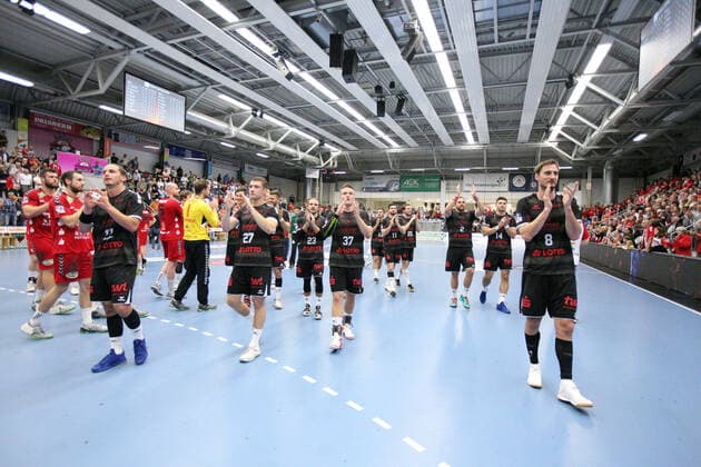 Victory celebration at Die Eulen Ludwigshafen GER, Handball, DHB Cup, Round of 16, ASV Hamm Westfalen vs. Die Eulen Ludwigshafen, 02 10 2019 Hamm Copyright: xEIBNER JanxStrohdiekx EP_JSK