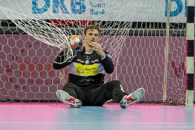 Germany,Wetzlar, Rittal Arena, 02 10 2019, Handball,DHB Pokal, Round of 16, HSG Wetzlar THW Kiel Picture goalkeeper Till Klimpke HSG Wetzlar, 11 sits disappointed in goal after the winning goal of THW Kiel Copyright: HMBxMedia ThomasxJäger