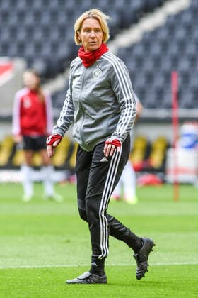 Martina Voss Tecklenburg national coach , gives instructions, gesticulate, gesticulate with arms, gives instructions, gesticulate, clipping, full body, single frame, action, action, 02 10 2019, Aachen Germany , football, EM qualification women, training, Germany Ukraine, DFB DFL REGULATIONS PROHIBIT ANY USE OF PHOTOGRAPHS AS IMAGE SEQUENCES AND OR QUASI VIDEO xmhx