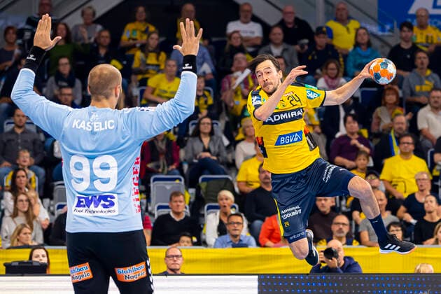 Mannheim, Germany 02 October 2019 DHB Cup Round of the Round of 16 Rhine-Neckar Lions vs Frisch Auf Göppingen v li Urh Kastelic Goeppingen , Patrick Groetzki Loewen Mannheim SAP Arena Baden Württemberg Germany