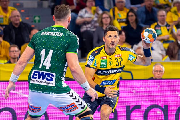 Mannheim, Germany 02 October 2019 DHB Cup Round of the Sixteen Rhein Neckar Löwen vs Frisch Auf Göppingen v li Jacob Bagersted Goeppingen , Alexander Petersson Loewen Mannheim SAP Arena Baden Württemberg Germany