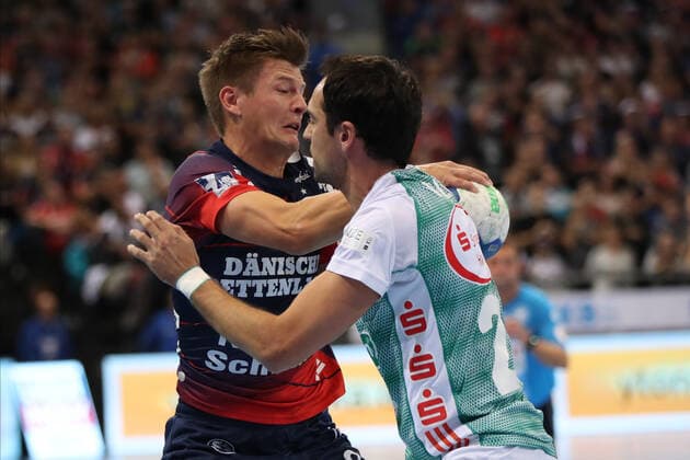 SG Flensburg Handewitt vs. TSV Hannover Burgdorf, DHB Cup Round of 16, Flensburg 03 10 19 Lasse Svan Hansen SG Flensburg Handewitt, 11 vs. Cristian Ugalde Garcia TSV Hannover Burgdorf, 23 Copyright: xBEAUTIFULxSPORTS MarioxM.xKobergx