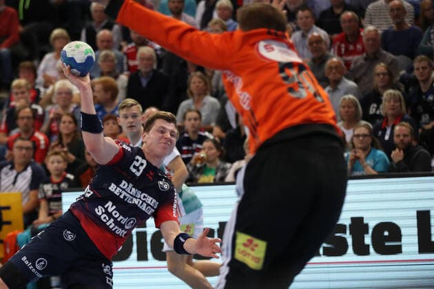 SG Flensburg Handewitt vs. TSV Hannover Burgdorf, DHB Cup Round of 16, Flensburg 03 10 19 Goran Soegard Johannsessen SG Flensburg Handewitt, 23 vs. Urban Lesjak TSV Hannover Burgdorf, 90 Copyright: xBEAUTIFULxSPORTS MarioxM.xKobergx
