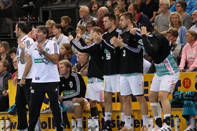 SG Flensburg Handewitt vs. TSV Hannover Burgdorf, DHB Cup Round of 16, Flensburg 03 10 19 Cheers on the bench Copyright: xBEAUTIFULxSPORTS MarioxM.xKobergx