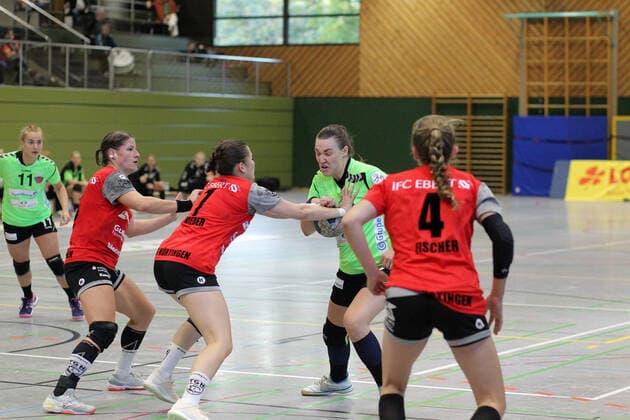 2 Simone Kolosove Fuechse Berlin 7 Lisa Wieder TG Nuertingen 8 Delia Cleve TG Nuertingen, li Handball 2 HBF TG Nuertingen vs Fuechse Berlin 201910 03 Handball 2 HBF TG Nuertingen vs Fuechse Berlin Nuertingen Copyright: xEIBNER SebastianxBaurx EP_SBAUR
