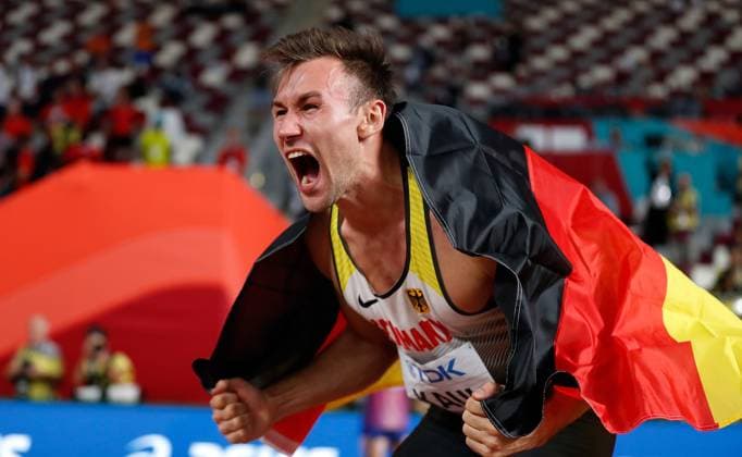 Bilder des Jahres 2019, Sport 10 Oktober Sport Themen der Woche KW40 (191004) -- DOHA, Oct. 4, 2019 -- Niklas Kaul of Germany celebrates after winning the gold in the men s decathlon at the 2019 IAAF World Athletics Championships in Doha, Qatar, Oct. 4, 2019. ) (SP)QATAR-DOHA-ATHLETICS-IAAF WORLD CHAMPIONSHIPS-MEN-DECATHLON WangxLili 