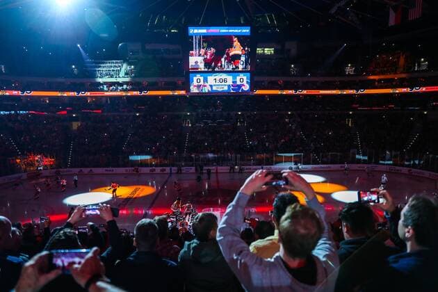 Ice hockey, Eishockey - NHL, Eishockey Herren, USA Blackhawks vs Flyers PRAGUE,CZECH REPUBLIC,04.OCT.19 - ICE HOCKEY - NHL, National Hockey League, Chicago Blackhawks vs Philadelphia Flyers. Image shows an overview over the O2 Arena in Prague. GEPAxpictures xPhilippxBrem