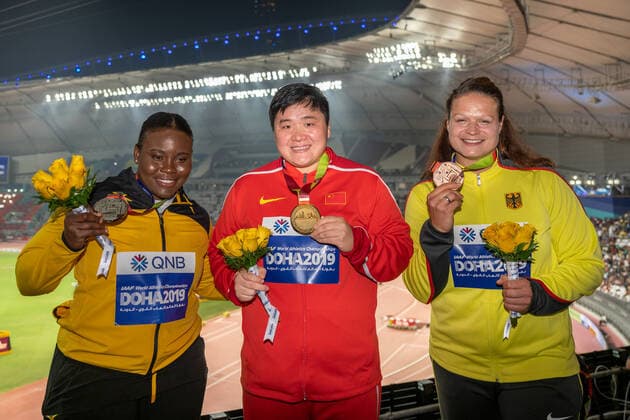 IAAF World Athletics Championships Doha 2019 Qatar, 04 10 2019 DOHA, QATAR OCTOBER 04 Lijiao Gong CHN , Danniel Thomas Dodd JAM and Christina Schwanitz GER LV 90 Ore Mountains posing with their medals on day 8 of the IAAF World Athletics Championships Doha 2019 at the Khalifa International Stadium of Doha on 04 10 2019 in Arabian Peninsula Qatar Copyright: xBEAUTIFULxSPORTS OliverxKremerx
