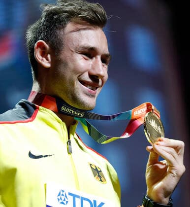 (191005) -- DOHA, Oct. 5, 2019 -- Gold medalist Niklas Kaul of Germany shows his medal during the medal ceremony for the Men s Decathlon at the 2019 IAAF World Athletics Championships in Doha, Qatar, Oct. 4, 2019. ) (SP)QATAR-DOHA-ATHLETICS-IAAF WORLD CHAMPIONSHIPS WangxLili 