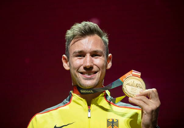 Winner Niklas KAUL Germany 1 place shows his gold medal, gold award ceremony decathlon of men, on 04 10 2019 World Championships in Athletics 2019 in Doha Qatar, from 27 09 10 10 2019 Â