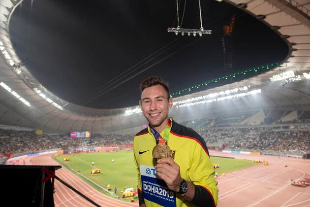Winner Niklas KAUL Germany 1 place shows his gold medal, gold, in the Khalifa International Stadium Award Ceremony Mens Decathlon, on 04 10 2019 World Championships in Athletics 2019 in Doha Qatar, from 27 09 10 10 2019 Â