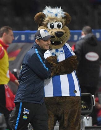 Football, Men, 1 Bundesliga, Season 2019 20, 7 Matchday , Hertha BSC Fortuna Düsseldorf 3 1 , v l Coach Ante Covic Hertha BSC , Mascot Herthinho Hertha , Jubel nach dem Abpfiff, 04 10 2019, Copyright: xMatthiasxKochx