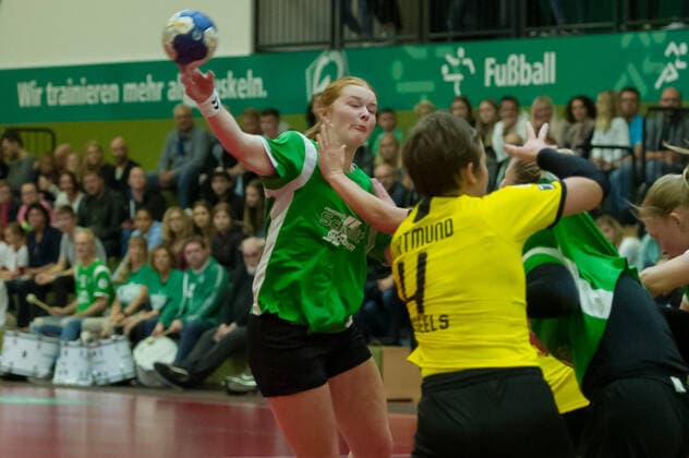 Pia Döpke SV Werder Bremen, 47 at the throw, game scene, action, action, 05 10 2019, Bremen Germany , Handball, DHB Pokal Frauen, SV Werder Bremen Borussia Dortmund xobx