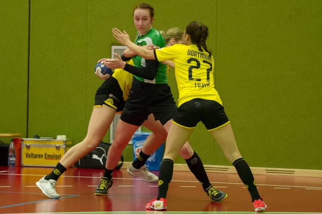 v li Lotta Heinrich SV Werder Bremen, 11 and Asuka Fujita Borussia Dortmund, BVB, 27 , 05 10 2019, Bremen Germany , Handball, DHB Cup Women, SV Werder Bremen Borussia Dortmund xobx
