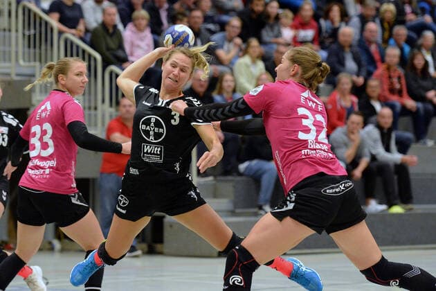 Civilian Jurgutyte Bayer 04 Leverkusen at the litter Marieke Blase HSG Bad Wildungen Vipers R , Anna Maria Spielvogel HSG Bad Wildungen Vipers L ,GER, HSG Bad Wildungen Vipers Bayer 04 Leverkusen, DHB Cup, Handball, Women, 05 10 2019, GER, HSG Bad Wildungen Vipers Bayer 04 Leverkusen, Handball, DHB Cup Women, 05 10 2019 Bad Wildungen Copyright: xEIBNER RolandxSippelx EP_RSL