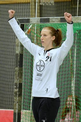 Jubilee at Nele Kurzke goalie Bayer 04 Leverkusen ,GER, HSG Bad Wildungen Vipers Bayer 04 Leverkusen, DHB Cup, Handball, Women, 05 10 2019, GER, HSG Bad Wildungen Vipers Bayer 04 Leverkusen, Handball, DHB Cup Women, 05 10 2019 Bad Wildungen Copyright: xEIBNER RolandxSippelx EP_RSL