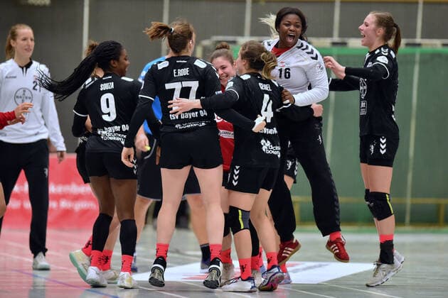 Jubilation, joy after the victory Vanessa Fehr goalie Bayer 04 Leverkusen NR 16 , Annefleur Bruggeman R , Anne Seidel NR 4 , Nele Kurzke L , rear ,GER, HSG Bad Wildungen Vipers Bayer 04 Leverkusen, DHB Cup, Handball, Women, 05 10 2019, GER, HSG Bad Wildungen Vipers Bayer 04 Leverkusen, Handball, DHB Cup Women, 05 10 2019 Bad Wildungen Copyright: xEIBNER RolandxSippelx EP_RSL