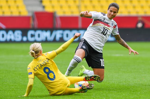 v li Tetyana Kytayeva Ukraine, 8 , Dzsenifer Marozsan Germany, 10 , duel, duel, tackle, tackling, dynamics, action, action, 05 10 2019, Aachen Germany , football, European Championship qualification women, Germany Ukraine, DFB DFL REGULATIONS PROHIBIT ANY USE OF PHOTOGRAPHS AS IMAGE SEQUENCES AND OR QUASI VIDEO xmhx