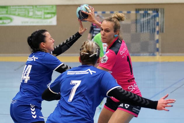 Anika Niederwieser Tus Metzingen in duel DHB Cup 2nd round HSG Neudorf Doeöbeln TuS Metzingen Neudorf Copyright: xEIBNER Westphalx EP_WES