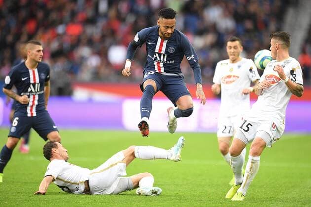 (191006) -- PARIS, Oct. 6, 2019 (Xinhua) -- Neymar JR (C) of Paris Saint-Germain breaks through during the Ligue 1 match between Paris Saint-Germain (PSG) and Angers at Parc des Princes in Paris, France, Oct. 5, 2019, (Photo by Jack Chan Xinhua) (SP)FRANCE-PARIS-LIGUE 1-PSG VS ANGERS 