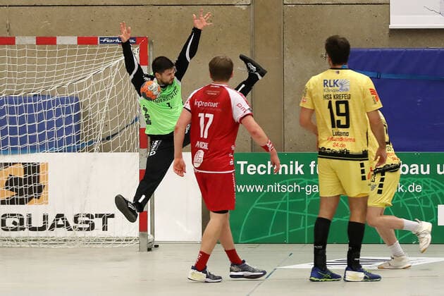 TuS Ferndorf HSG Krefeld, 05 10 2019 left Goalkeeper Marin Durica TuS Ferndorf could distinguish himself with several good parades, Kreuztal Stählerwiese Germany