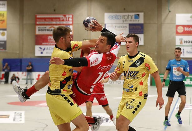 TuS Ferndorf HSG Krefeld, 05 10 2019 duel v lks duel v lks Jonas Vonnahme HSG Krefeld , Marijan Basic TuS Ferndorf , Henrik Schiffmann HSG Krefeld , Kreuztal Stählerwiese Germany