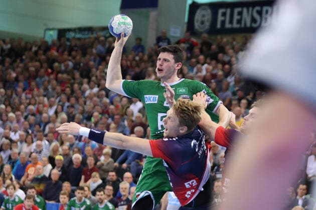 SG Flensburg Handewitt vs Fuechse Berlin, 06 10 19, LIQUI MOLY Handball Bundesliga, Simon Ernst Fuechse Berlin, 02 against Simon Jeppsson SG Flensburg Handewitt, 17 Copyright: xBEAUTIFULxSPORTS MarioxM.xKobergx
