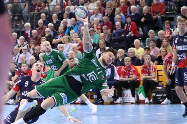 SG Flensburg Handewitt vs Fuechse Berlin, 06 10 19, LIQUI MOLY Handball Bundesliga, Johan Koch Fuechse Berlin, 77 against Holger Glandorf SG Flensburg Handewitt, 09 Copyright: xBEAUTIFULxSPORTS MarioxM.xKobergx