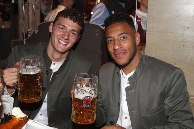 06 10 2019, xfux, Soccer 1 Bundesliga, FC Bayern Muenchen visits Oktoberfest 2019, emspor, v l Benjamin Pavard FC Bayern Muenchen , Corentin Tolisso FC Bayern Muenchen Muenchen