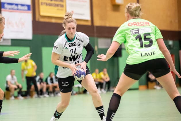 TSV Nord Harrislee vs VfL Oldenburg, Handball, DHB Cup 2 Round, Harrislee 06 10 19 Helena Mikkelsen Nr 24, VfL Oldenburg vs Ronja Antonia Run Nr 15, TSV Nord Harrislee Copyright: xBEAUTIFULxSPORTS MarioxM.xKobergx