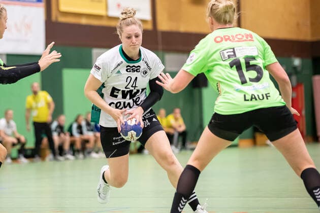 TSV Nord Harrislee vs VfL Oldenburg, Handball, DHB Cup 2 Round, Harrislee 06 10 19 Helena Mikkelsen Nr 24, VfL Oldenburg vs Ronja Antonia Run Nr 15, TSV Nord Harrislee Copyright: xBEAUTIFULxSPORTS MarioxM.xKobergx