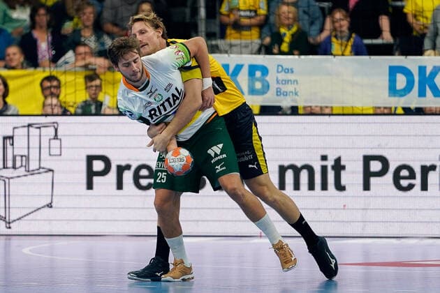 v li Olle Forsell Schefvert HSG, 25 , Jesper Nielsen RNL, 36 , duel, game scene, duel, duel, tackle, tackling, dynamics, action, action, 06 10 2019, Mannheim, handball, Bundesliga, Rhein Neckar Löwen HSG Wetzlar xozx