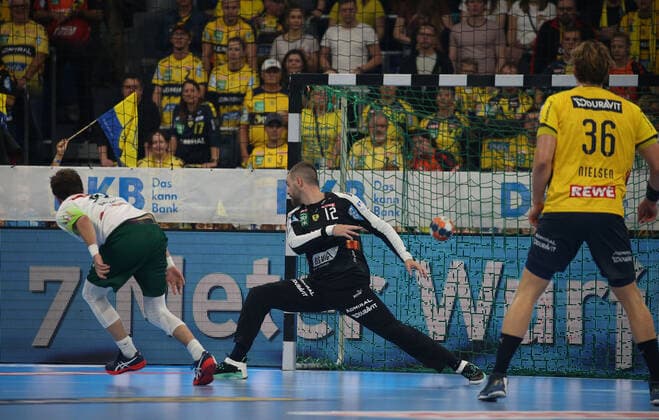 Handball, 1 Bundesliga Rhein Neckar Löwen HSG Wetzlar, 8 Matchday 06 10 2019, Season 2019 20, ZmdZ, Maximilian Holst 22, HSG Wetzlar scores goals against Andreas Palicka 12, Goalkeeper, Rhein Neckar Löwen , Rhein Neckar Löwen HSG Wetzlar