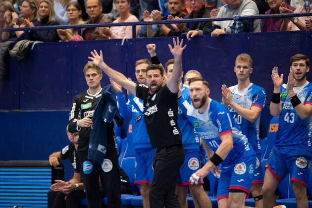 Lemgo, Germany 06 10 2019 1 Handball Bundesliga 2019 2020 TBV Lemgo Lippe vs. THW Kiel Team Lemgo , M Florian Kehrmann Trainer Lemgo Lemgo North Rhine-Westphalia Germany Phoenix Contact Arena