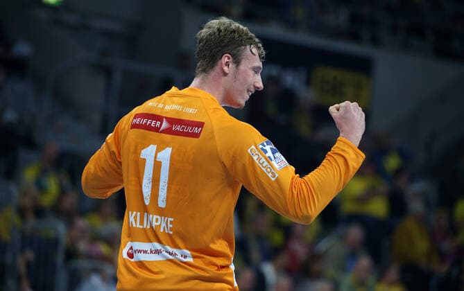 Handball, 1 Bundesliga Rhein Neckar Löwen HSG Wetzlar, 8 matchday on 06 10 2019, season 2019 20, ZmdZ, Till Klimpke 11, goalkeeper, HSG Wetzlar parries lions goal chance, Rhein Neckar Löwen HSG Wetzlar
