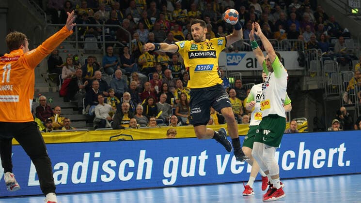 Handball, 1 Bundesliga Rhein Neckar Löwen HSG Wetzlar, 8 matchday on 06 10 2019, season 2019 20, ZmdZ, Alexander Petersson 32, Rhein Neckar Löwen scores the 9 6 against rn11 , goal jubilation, Rhein Neckar Löwen HSG Wetzlar