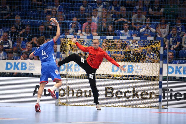 Bjarki Mar Elisson TBV Lemgo Lippe 4 against Dario Quenstedt THW Kiel 21 goal GER, Handball, 1 Bundesliga, TBV Lemgo Lippe against THW Kiel, 06 10 2019 Lemgo Copyright: xEIBNER JanxStrohdiekx EP_JSK