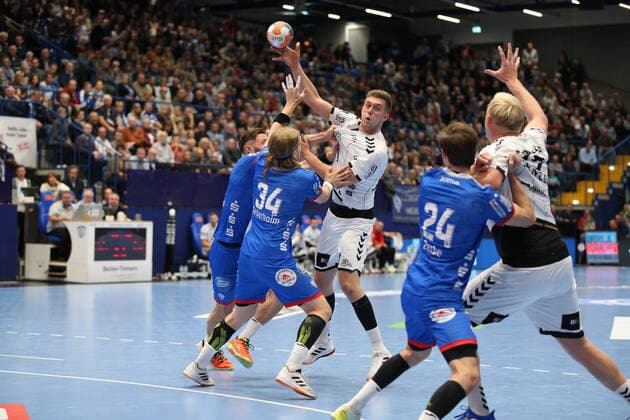 v l Fabian van Olphen TBV Lemgo Lippe 10 , Andreas Cederholm TBV Lemgo Lippe 34 Nikola Bilyk THW Kiel 53 , Lukas Zerbe TBV Lemgo Lippe 24 , Patrick Wiencek THW Kiel 17 GER, Handball, 1 Bundesliga, TBV Lemgo Lippe vs. THW Kiel, 06 10 2019 Lemgo Copyright: xEIBNER JanxStrohdiekx EP_JSK
