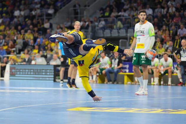 Handball Bundesliga Rhein Neckar Loewen vs HSG Wetzlar Mannheim, Germany 06 October 2019 8 Matchday of Liqui Moly Handball Bundesliga Jannik Kohlbacher Loewen , Aktion Einzelbild Freisteller mit Ball