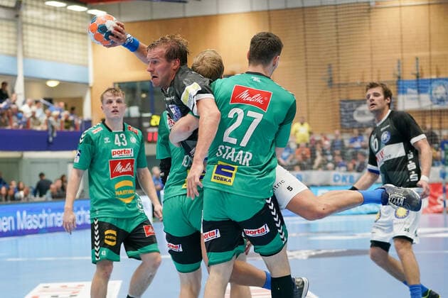 GER, 1 HBL men, Bergischer HC vs TSV GWD Minden 06 10 2019, Klingenhalle, Solingen, GER, 1 HBL men, Bergischer HC vs TSV GWD Minden, in picture shows Max Darj BHC 5 , is attacked by MAX STAAR Minden 27 , hard nordphotox xMeuter nph00351