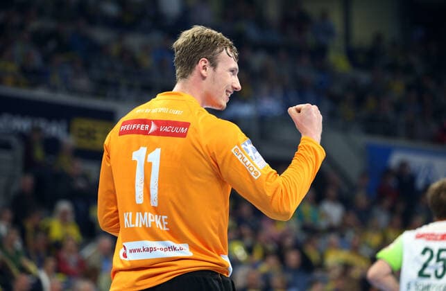 Handball, 1 Bundesliga Rhein Neckar Löwen HSG Wetzlar, 8 matchday on 06 10 2019, season 2019 20, ZmdZ, Till Klimpke 11, goalkeeper, HSG Wetzlar prevents lions from scoring, Rhein Neckar Löwen HSG Wetzlar