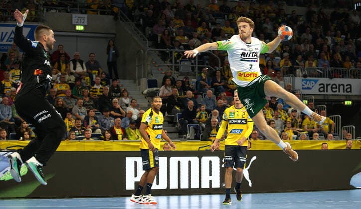 Handball, 1 Bundesliga Rhein Neckar Löwen HSG Wetzlar, 8 matchday on 06 10 2019, season 2019 20, ZmdZ, Kristian Bjornsen 7, HSG Wetzlar scores 14 19 against Andreas Palicka 12, goalkeeper, Rhein Neckar Löwen for Wetzlar, Rhein Neckar Löwen HSG Wetzlar