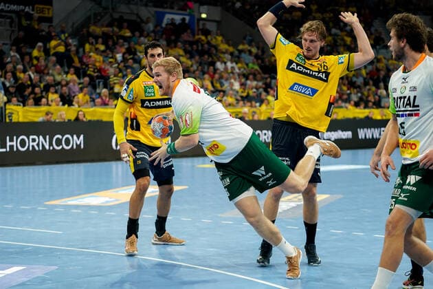 v li Ilija Abutovic RNL, 20 , Anton Lindskog HSG, 66 , Jesper Nielsen RNL, 36 , at the jump throw, throw, goal throw, action, game scene, 06 10 2019, Mannheim, handball, Bundesliga, Rhein Neckar Löwen HSG Wetzlar xozx