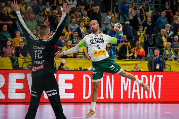 v left Andreas Palicka Goalkeeper, RNL, 12 , Joao Ferraz HSG, 9 , at the jump throw, throw, goal throw, action, action, game scene, 06 10 2019, Mannheim, handball, Bundesliga, Rhein Neckar Löwen HSG Wetzlar xozx