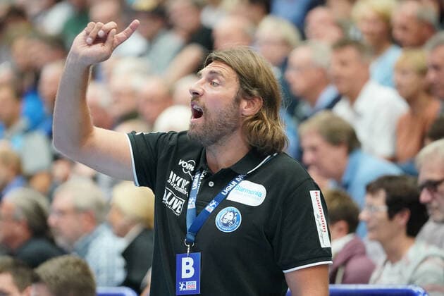 GER, 1 HBL Men, Bergischer HC vs TSV GWD Minden 06 10 2019, Klingenhalle, Solingen, GER, 1 HBL Men, Bergischer HC vs TSV GWD Minden, in picture shows Sebastian Hinze Chief Trainer BHC , furious nordphotox xMeuter nph00351