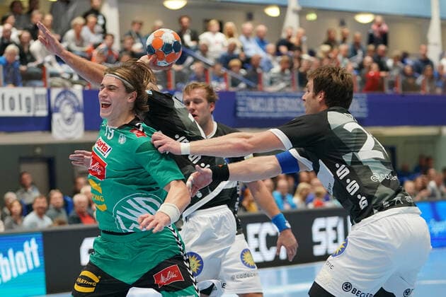 GER, 1 HBL men, Bergischer HC vs TSV GWD Minden 06 10 2019, Klingenhalle, Solingen, GER, 1 HBL men, Bergischer HC vs TSV GWD Minden, in the picture picture shows Juri Knorr Minden 19 , with one goal nordphotox xMeuter nph00351