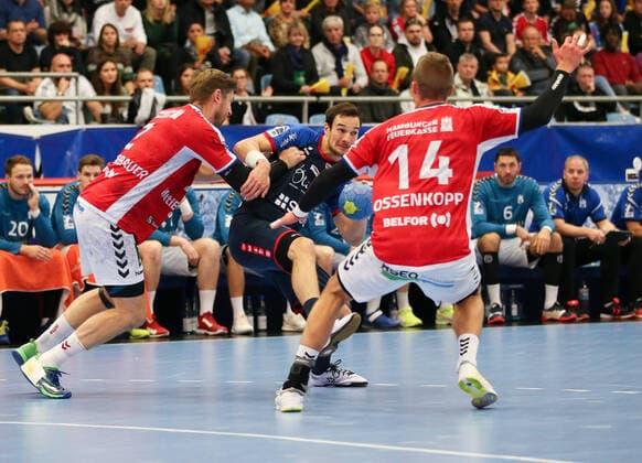06 10 2019, Germany, Bietigheim, Handball 2 Bundesliga Men Season 2019 2020 SG BBM Bietigheim vs HSV Hamburg v l Tobias Schimmelbauer HSV , Dominik Claus BBM , Lukas Ossenkopp HSV